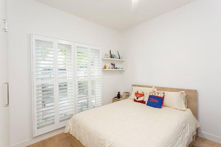 plantation-shutters-bedroom-open (1)